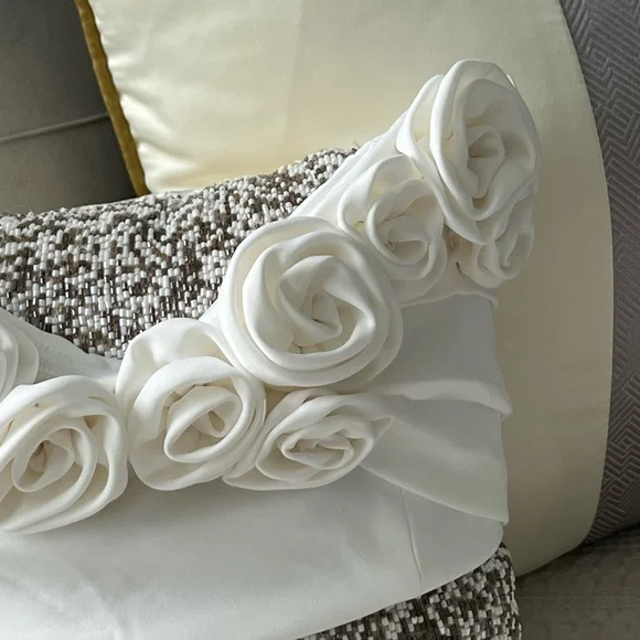 Meshki White Strapless Rose Appliqué Crop Top - Picture 6 of 10